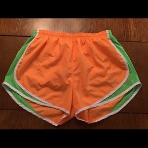 Nike Running Shorts 🧡🍑